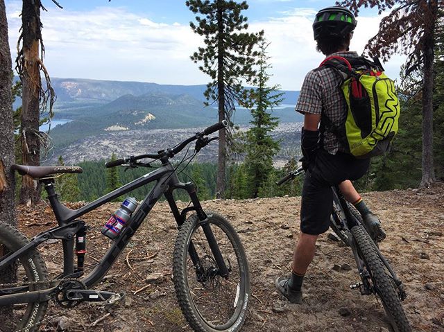 Another amazing day in Oregon. Trails were great and the scenery was even better. #jamesbrosbikes #brosgoes #trektravel